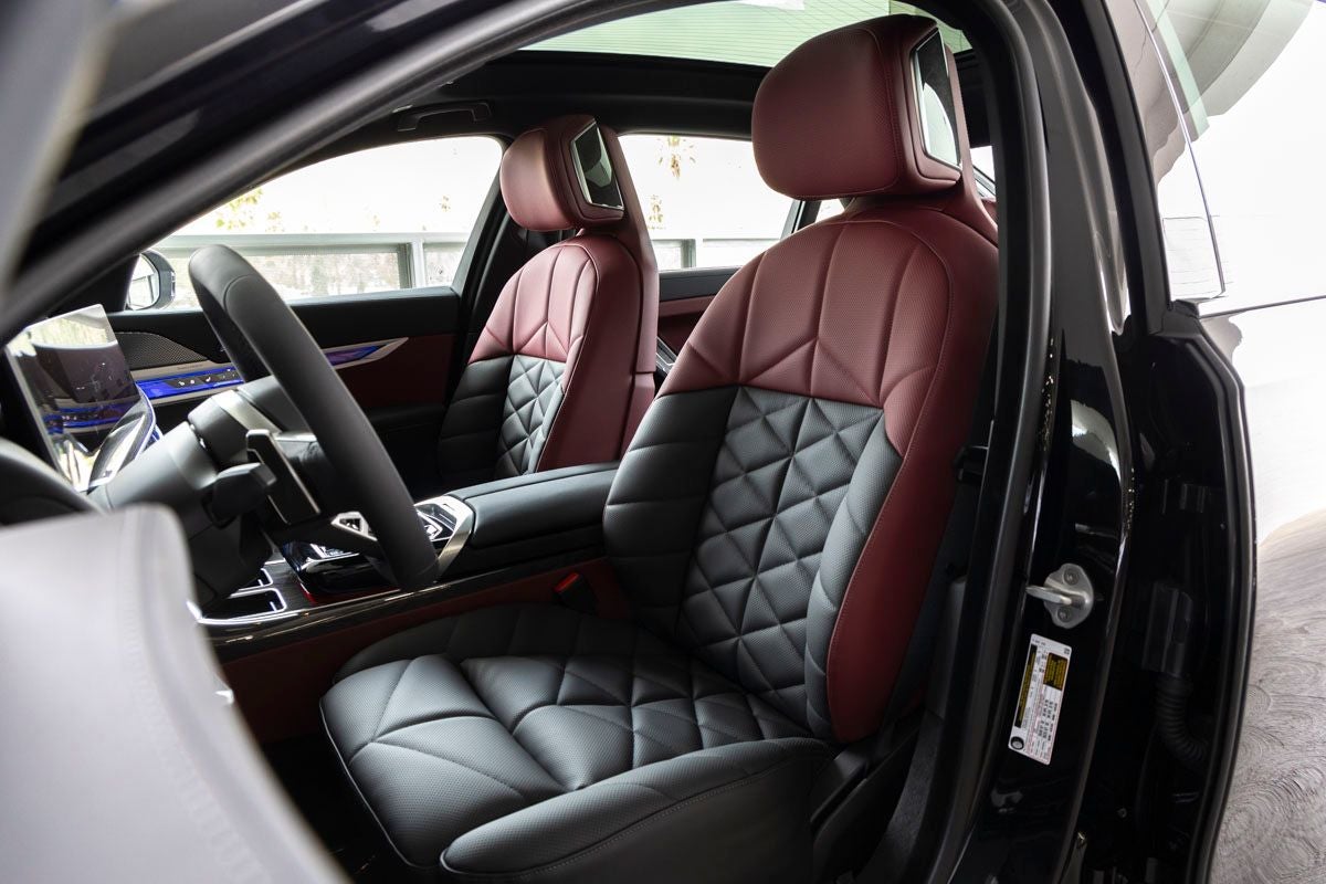 2026 BMW 740i 740i
