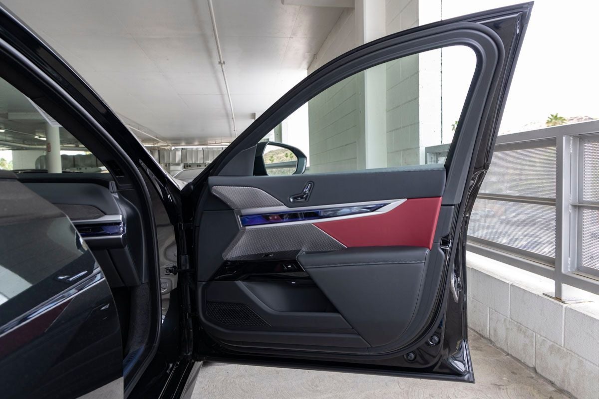 2026 BMW 740i 740i
