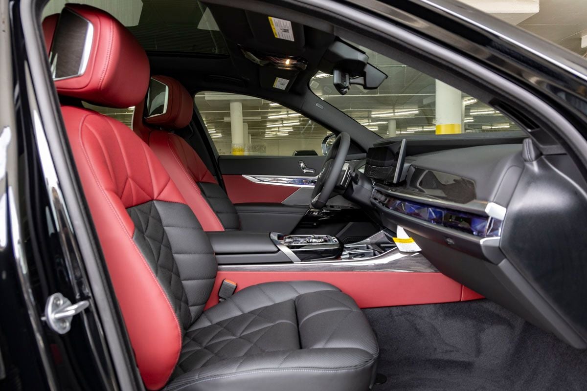 2026 BMW 740i 740i