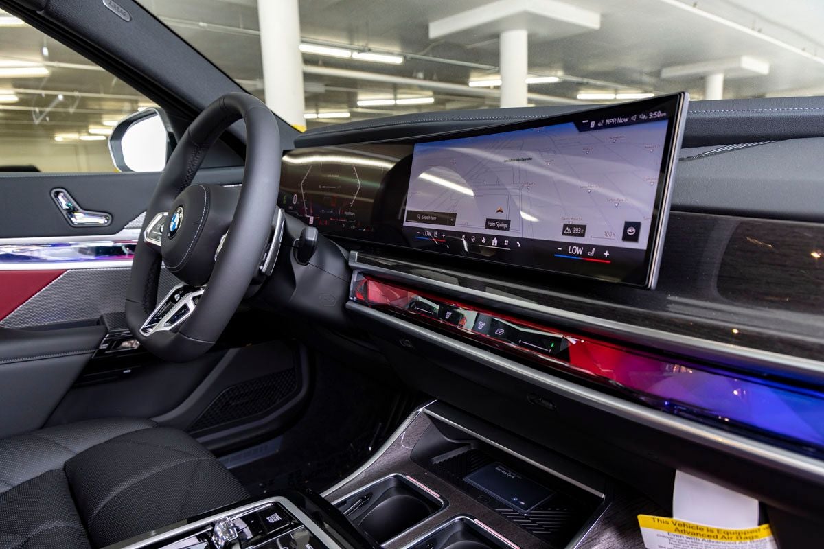 2026 BMW 740i 740i