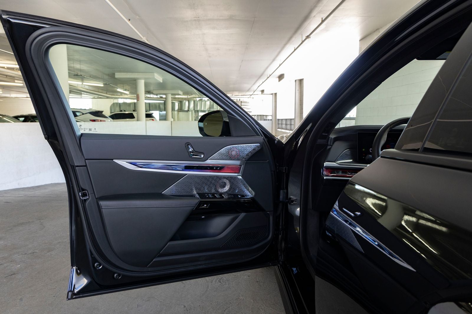 2025 BMW 740i 740i