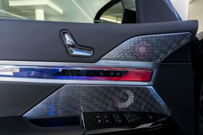 2025 BMW 740i 740i