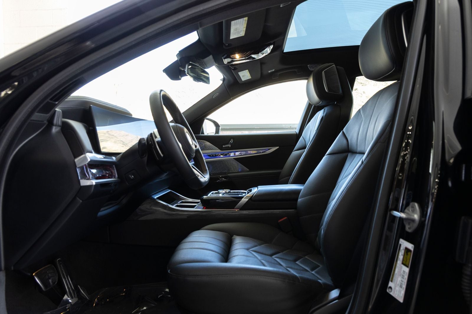 2025 BMW 740i 740i
