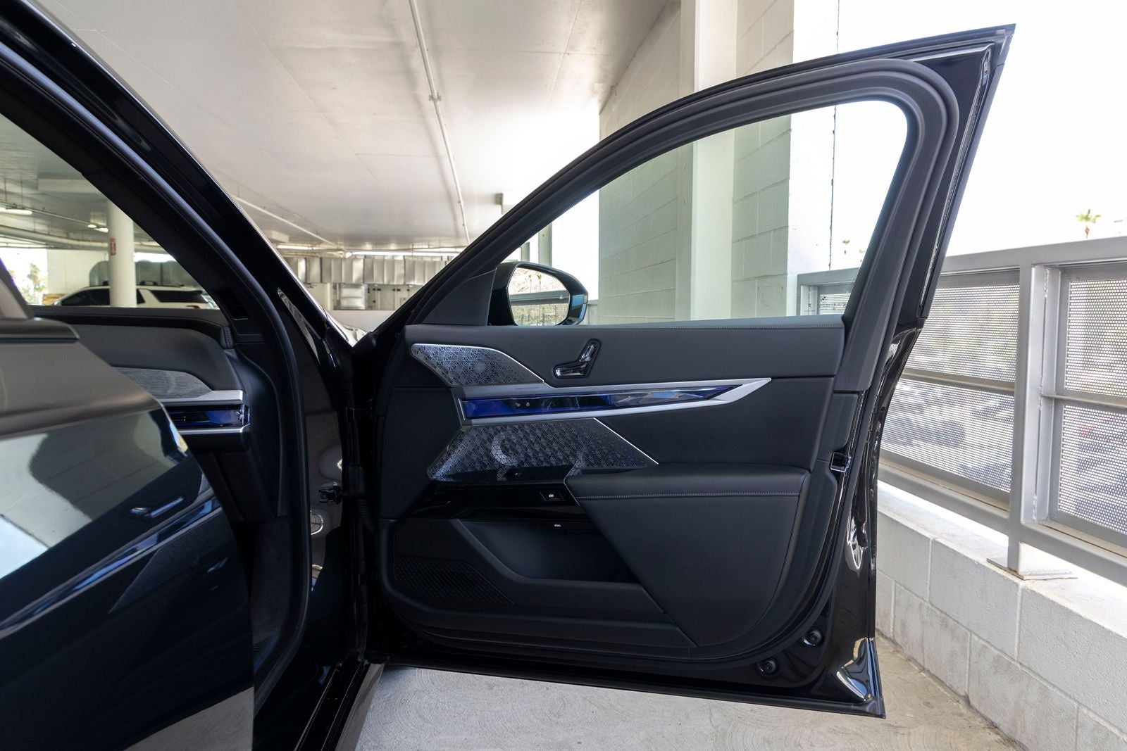 2025 BMW 740i 740i
