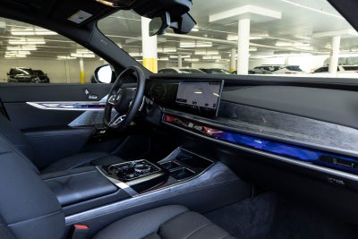 2025 BMW 740i 740i