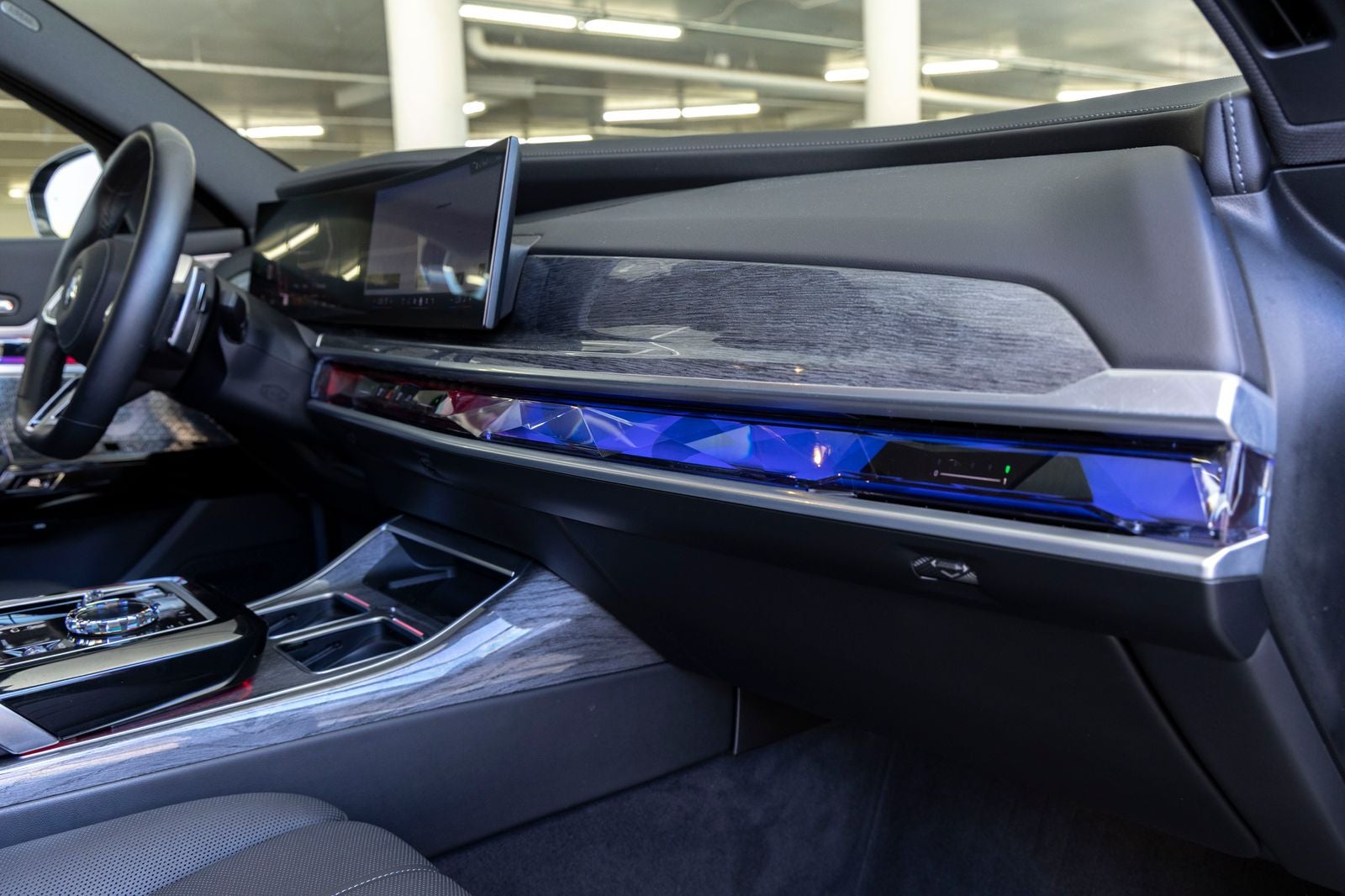 2025 BMW 740i 740i