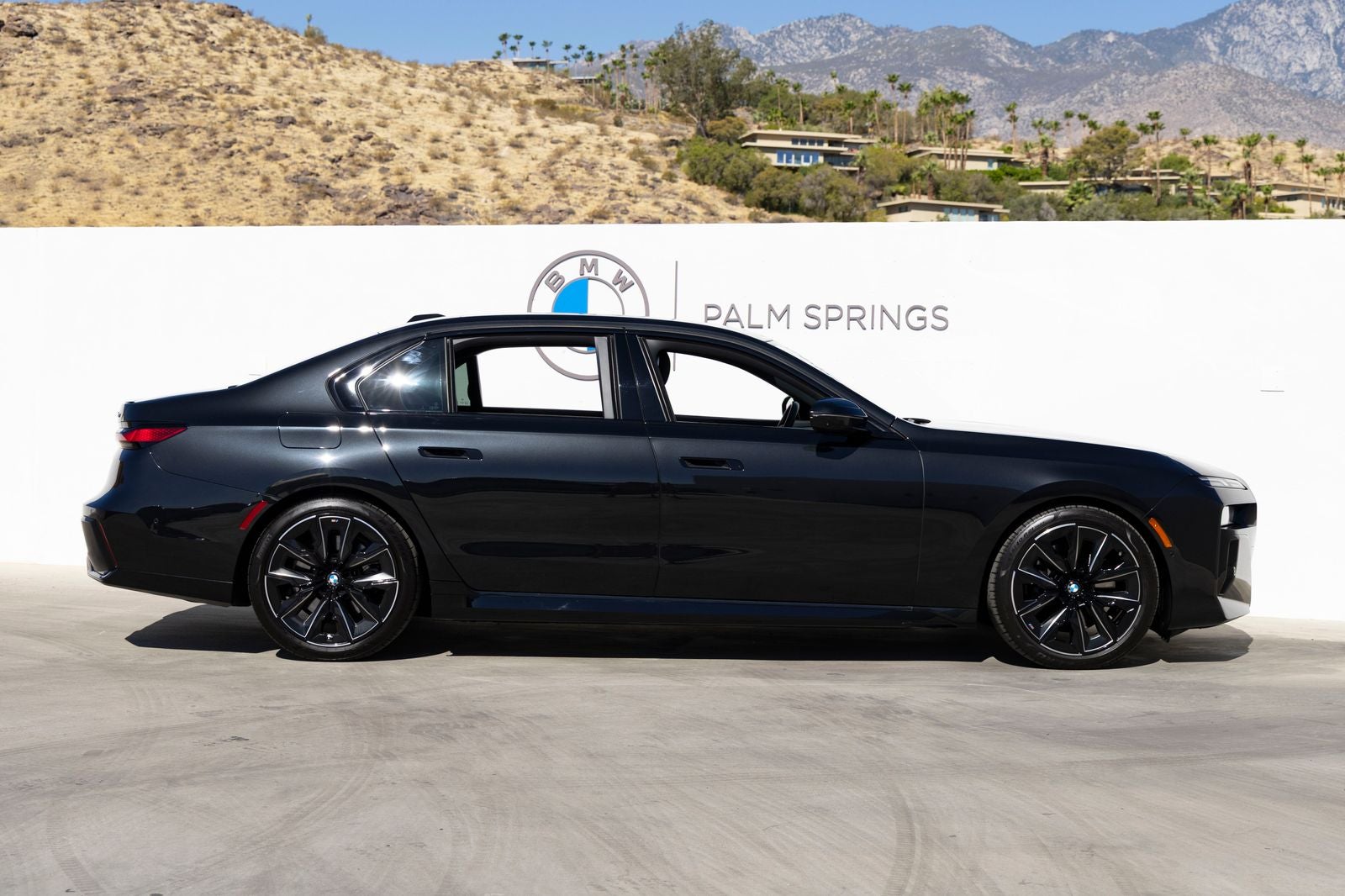 2025 BMW 740i 740i