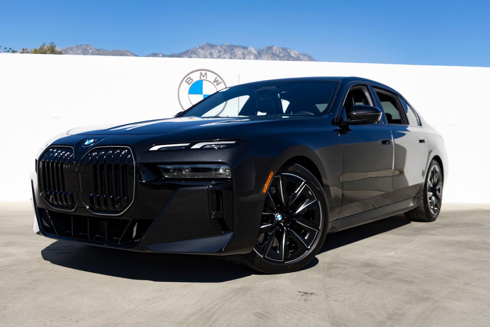2025 BMW 740i 740i