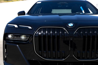 2025 BMW 740i 740i