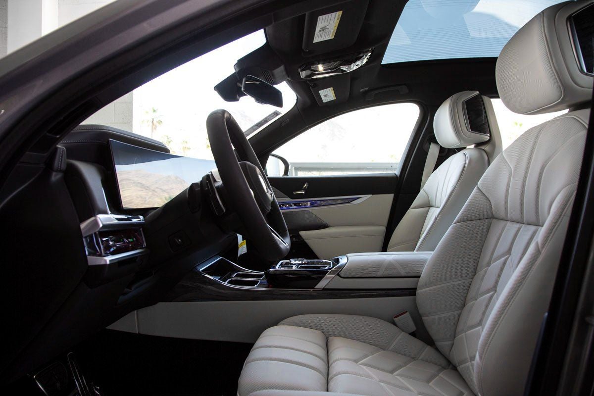 2025 BMW 7 Series 740i xDrive
