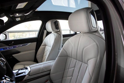 2025 BMW 7 Series 740i xDrive
