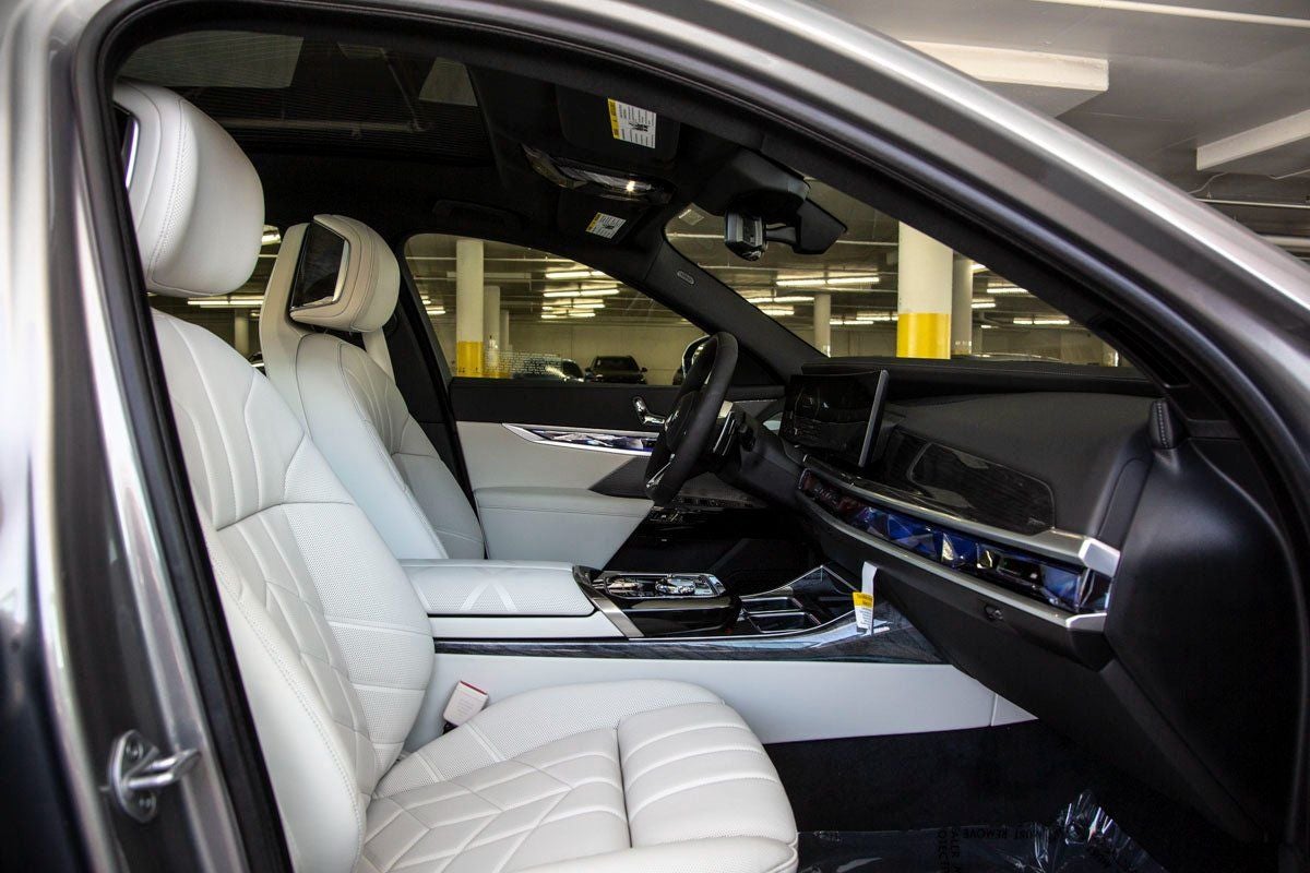 2025 BMW 7 Series 740i xDrive