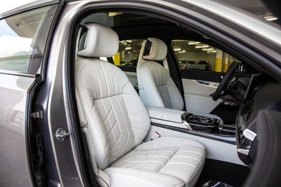 2025 BMW 7 Series 740i xDrive