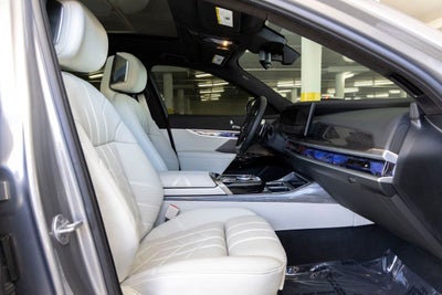 2025 BMW 760i 760i xDrive