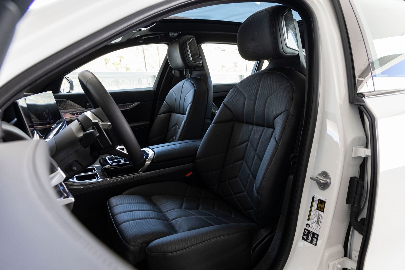 2025 BMW 760i 760i xDrive