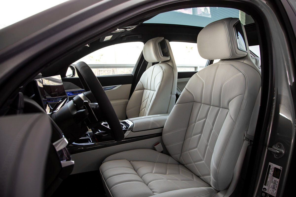 2025 BMW 760i 760i xDrive
