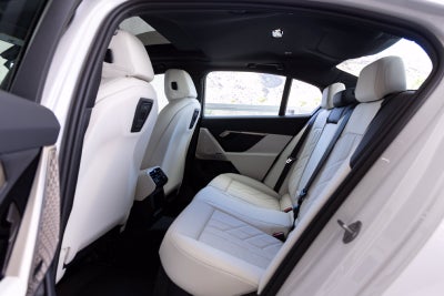 2027 BMW 530i 530i