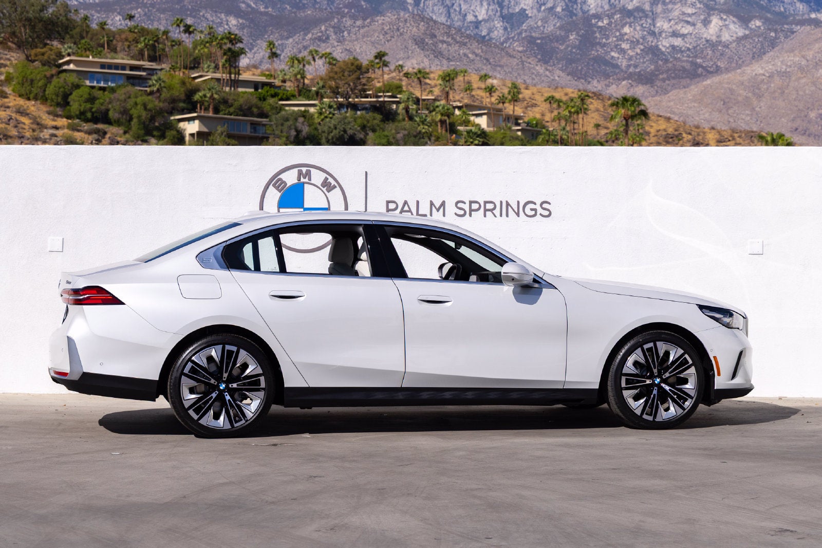 2027 BMW 530i 530i