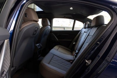 2027 BMW 530i 530i
