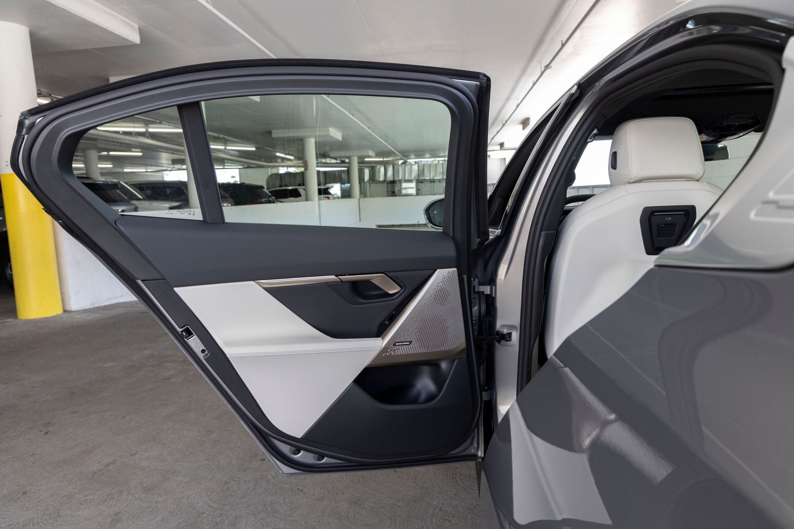 2027 BMW 530i 530i