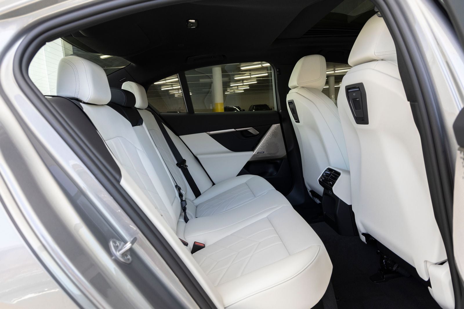2027 BMW 530i 530i