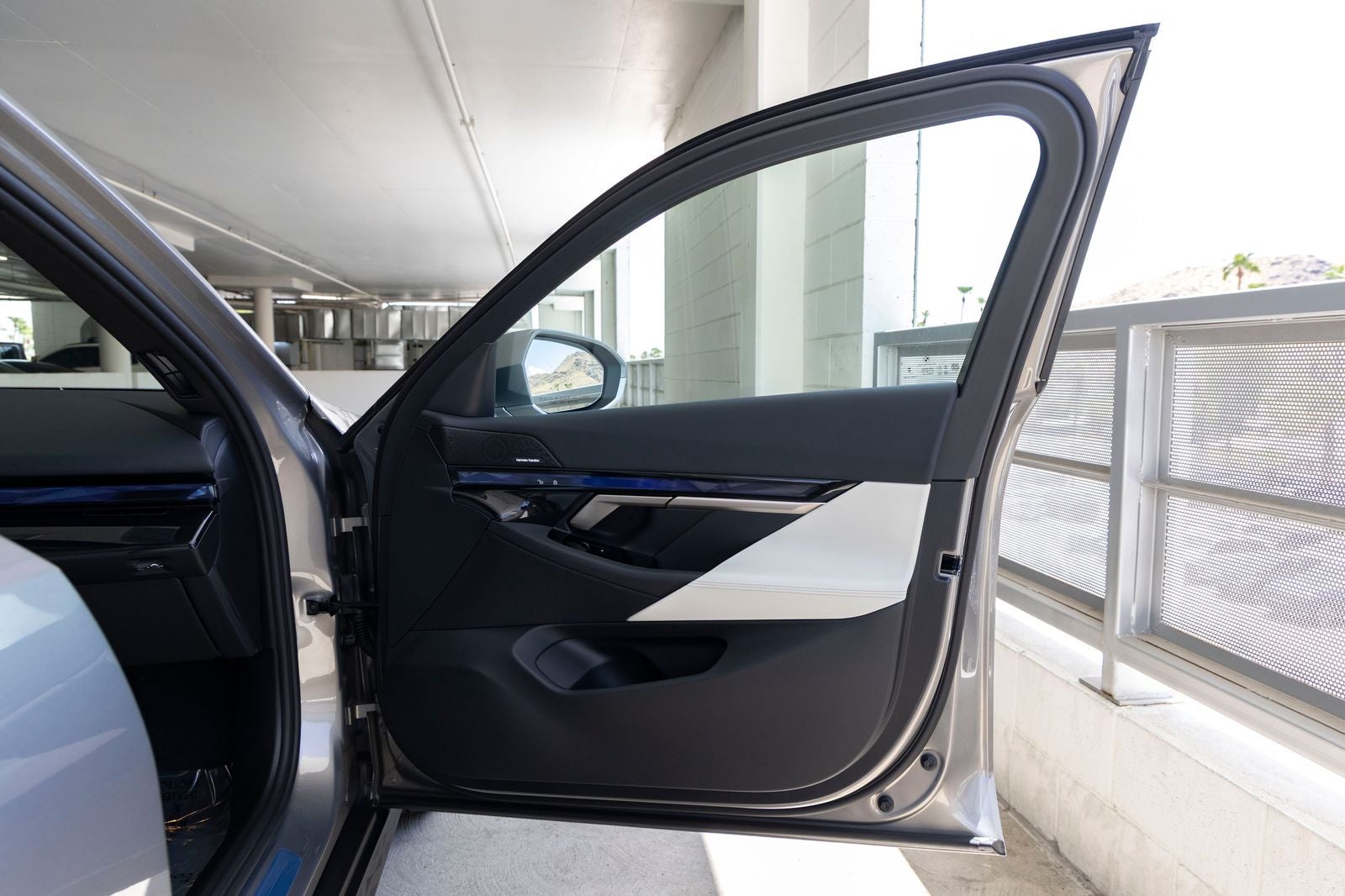 2027 BMW 530i 530i