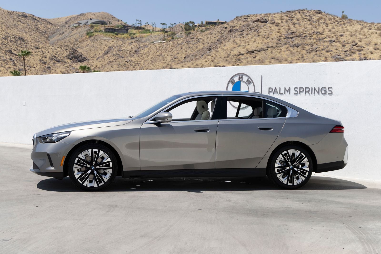 2027 BMW 530i 530i
