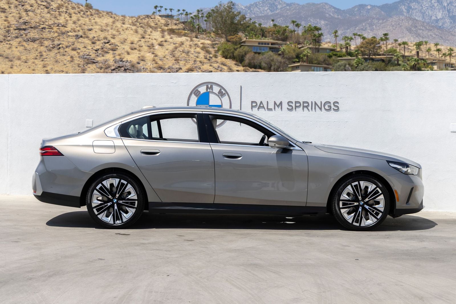 2027 BMW 530i 530i