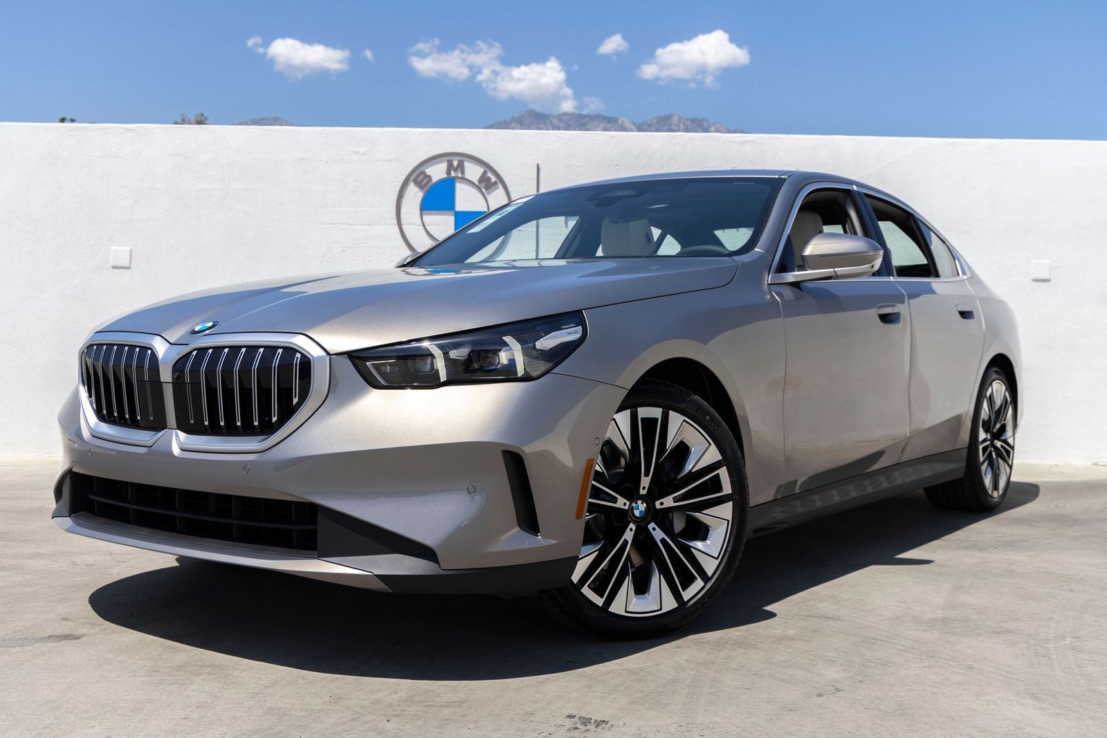 2027 BMW 530i 530i