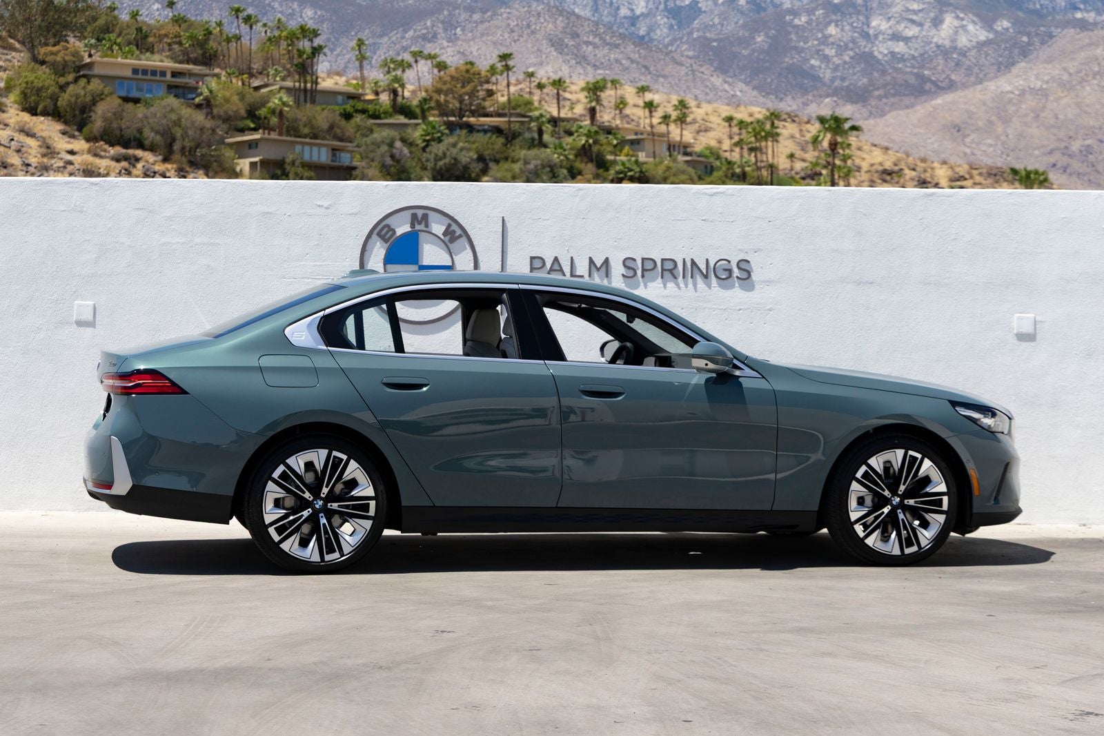 2027 BMW 530i 530i