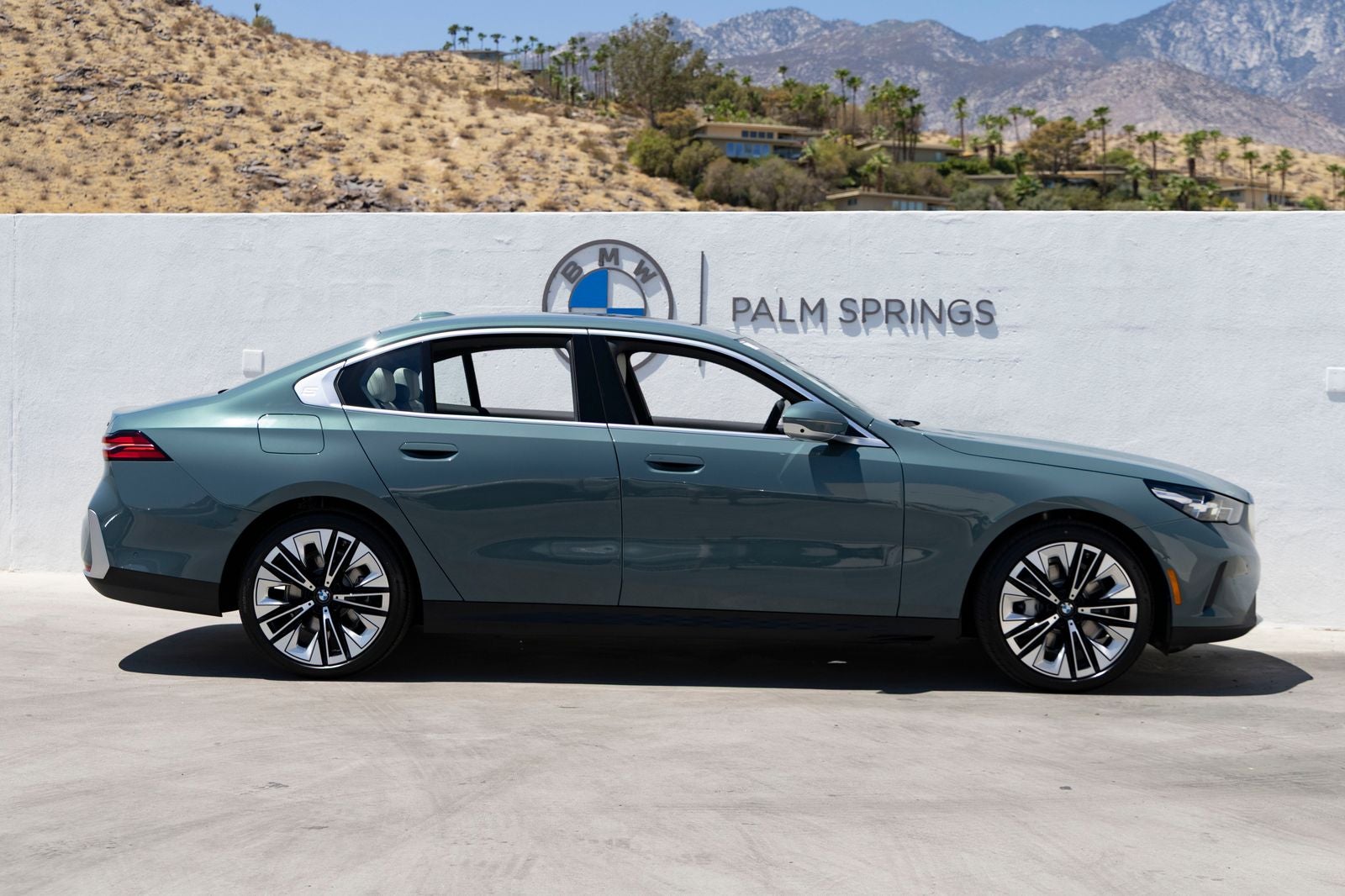 2027 BMW 530i 530i