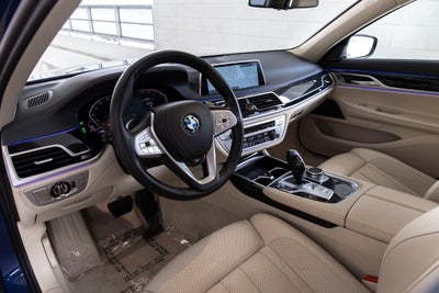 2022 BMW 740i 740i