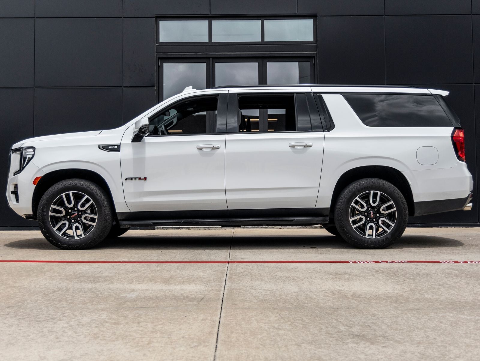 2024 GMC Yukon XL AT4