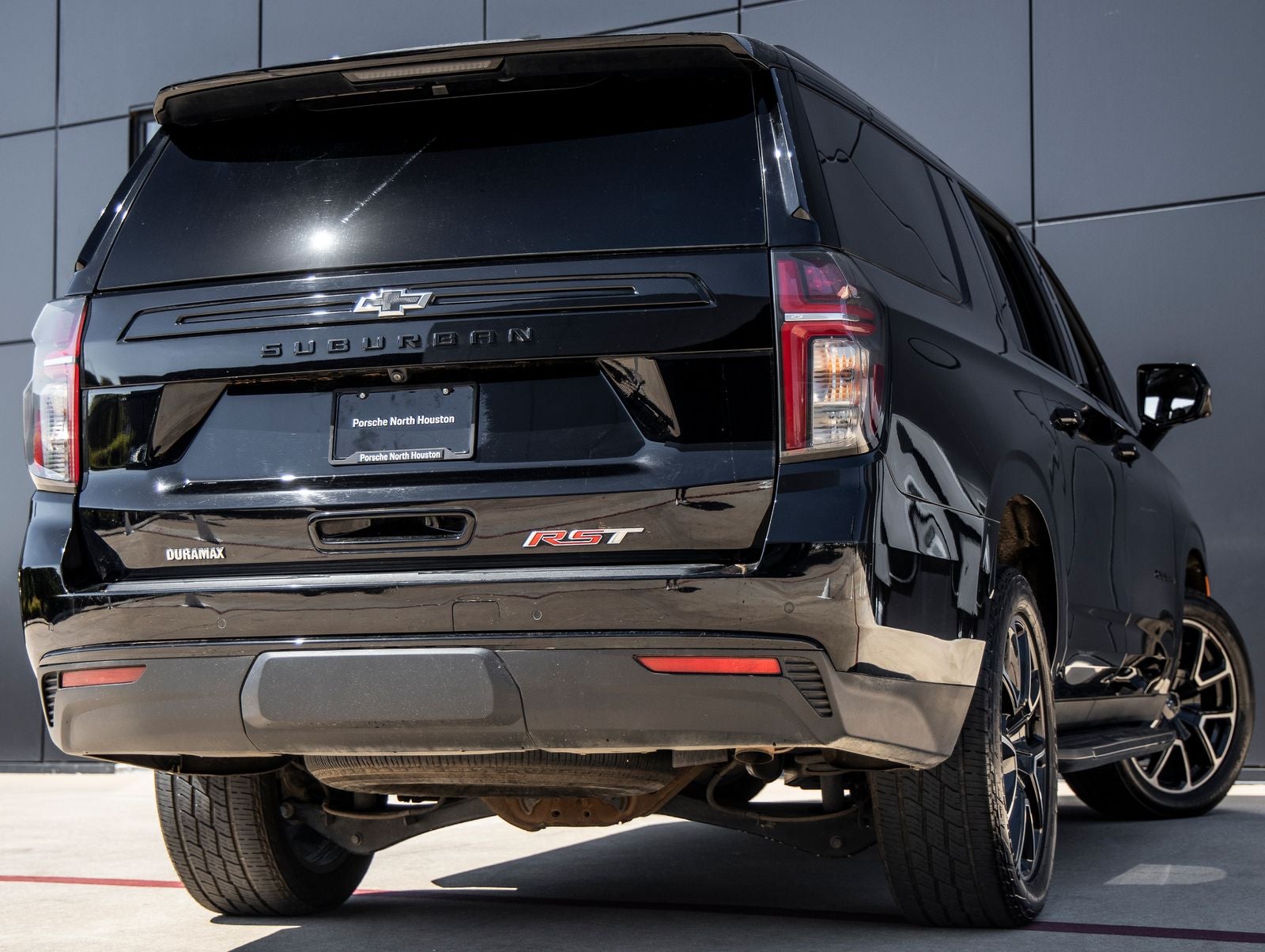 2023 Chevrolet Suburban RST