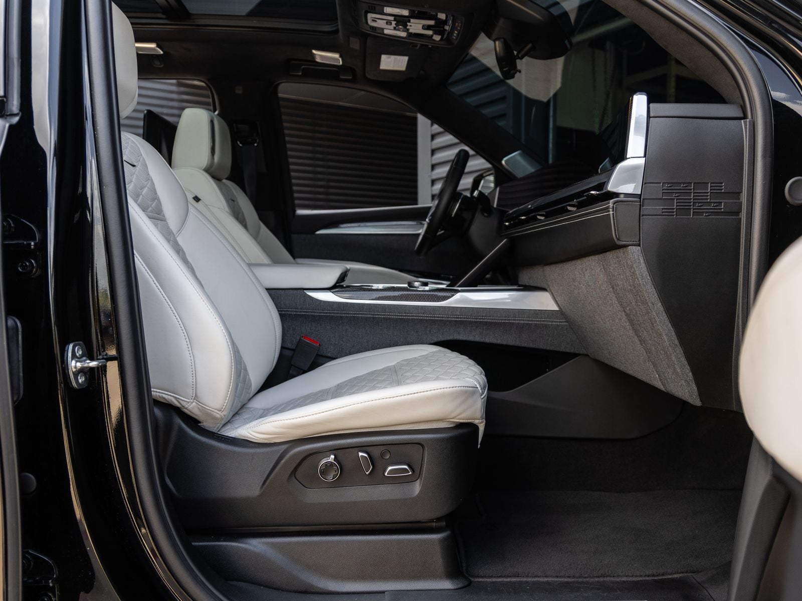 2025 Cadillac Escalade ESV V-Series