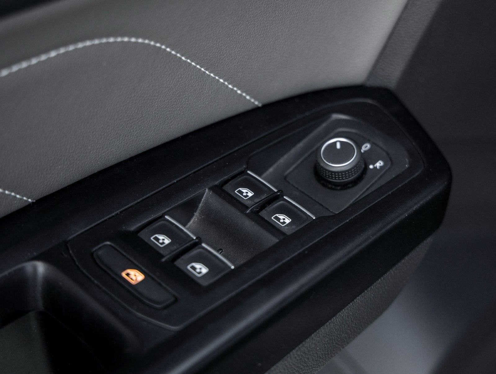 2021 Volkswagen Atlas Cross Sport 3.6L V6 SE w/Technology R-Line