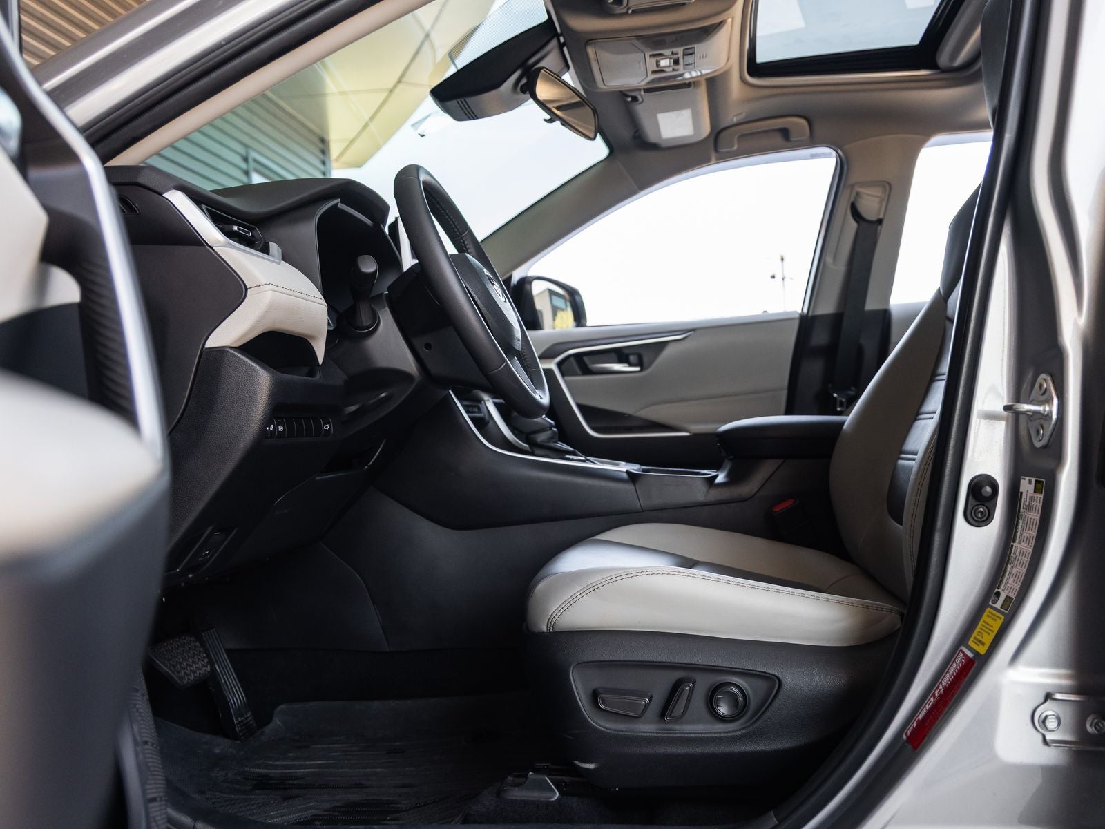 2023 Toyota RAV4 Hybrid XLE Premium