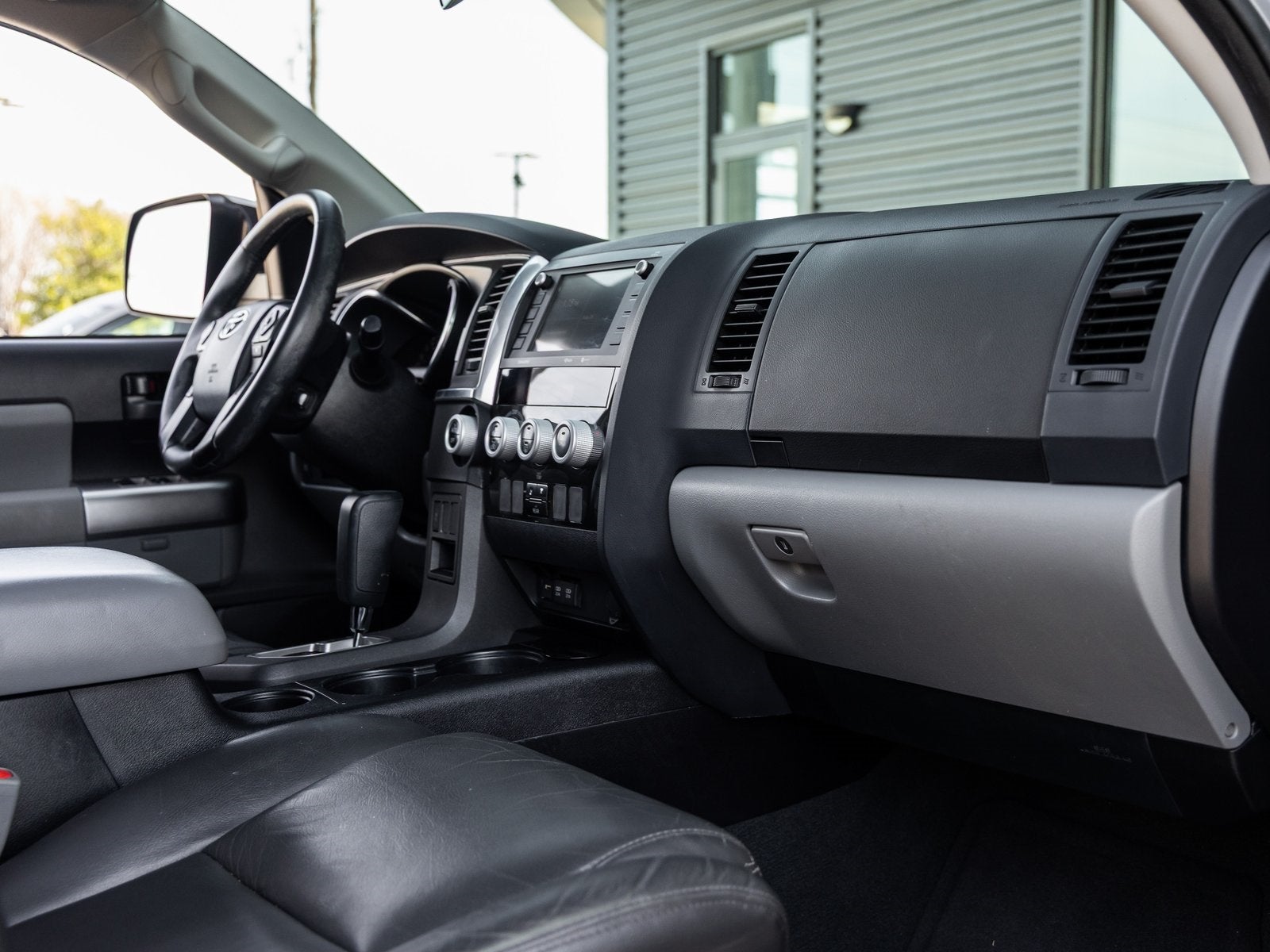 2020 Toyota Sequoia SR5 5.7L