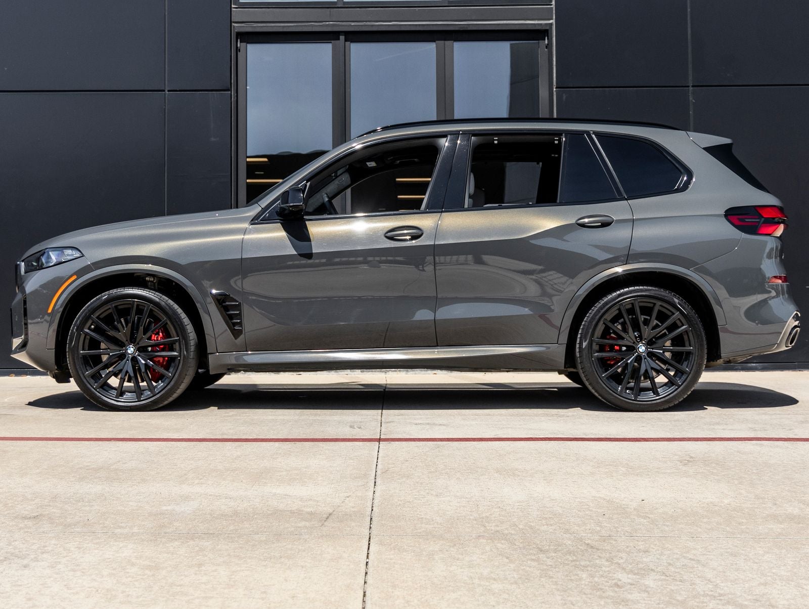 2025 BMW X5 M60i