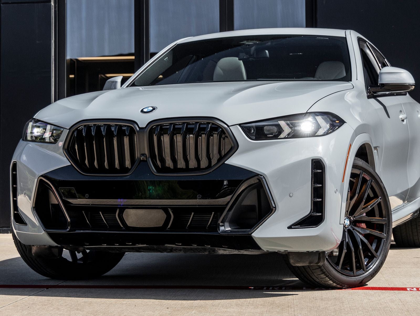 2025 BMW X6 xDrive40i