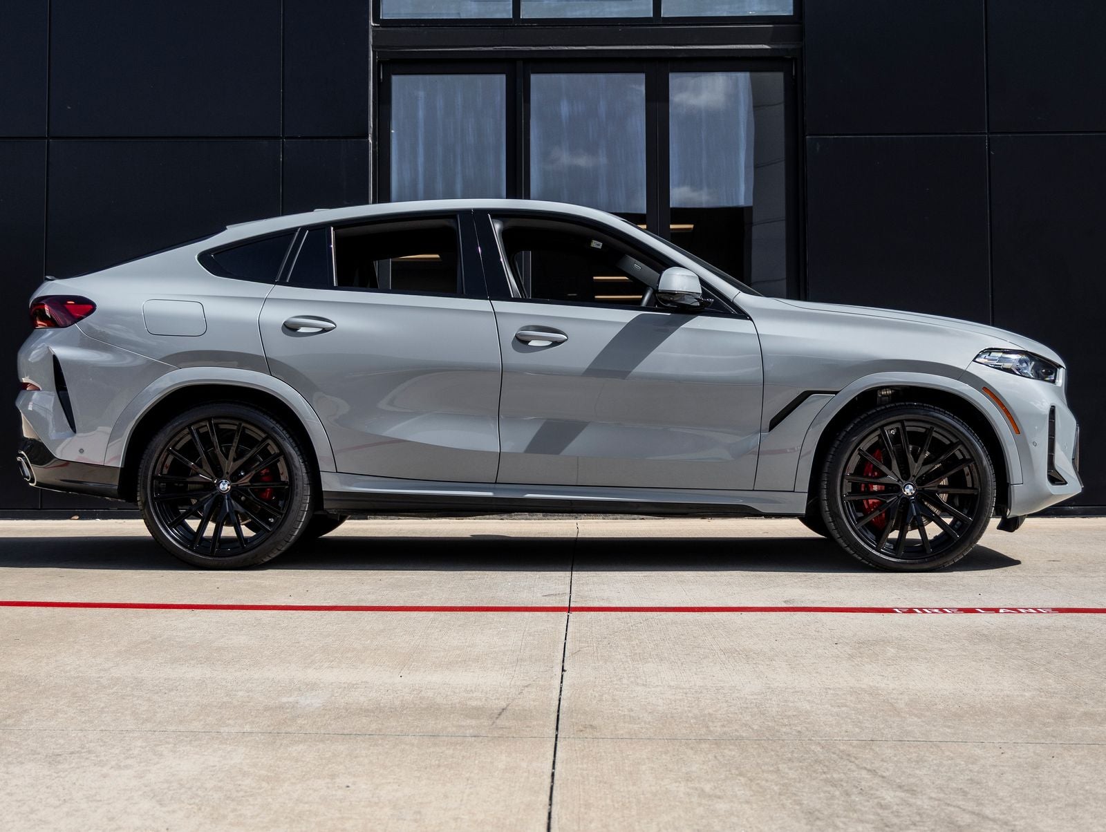 2025 BMW X6 xDrive40i