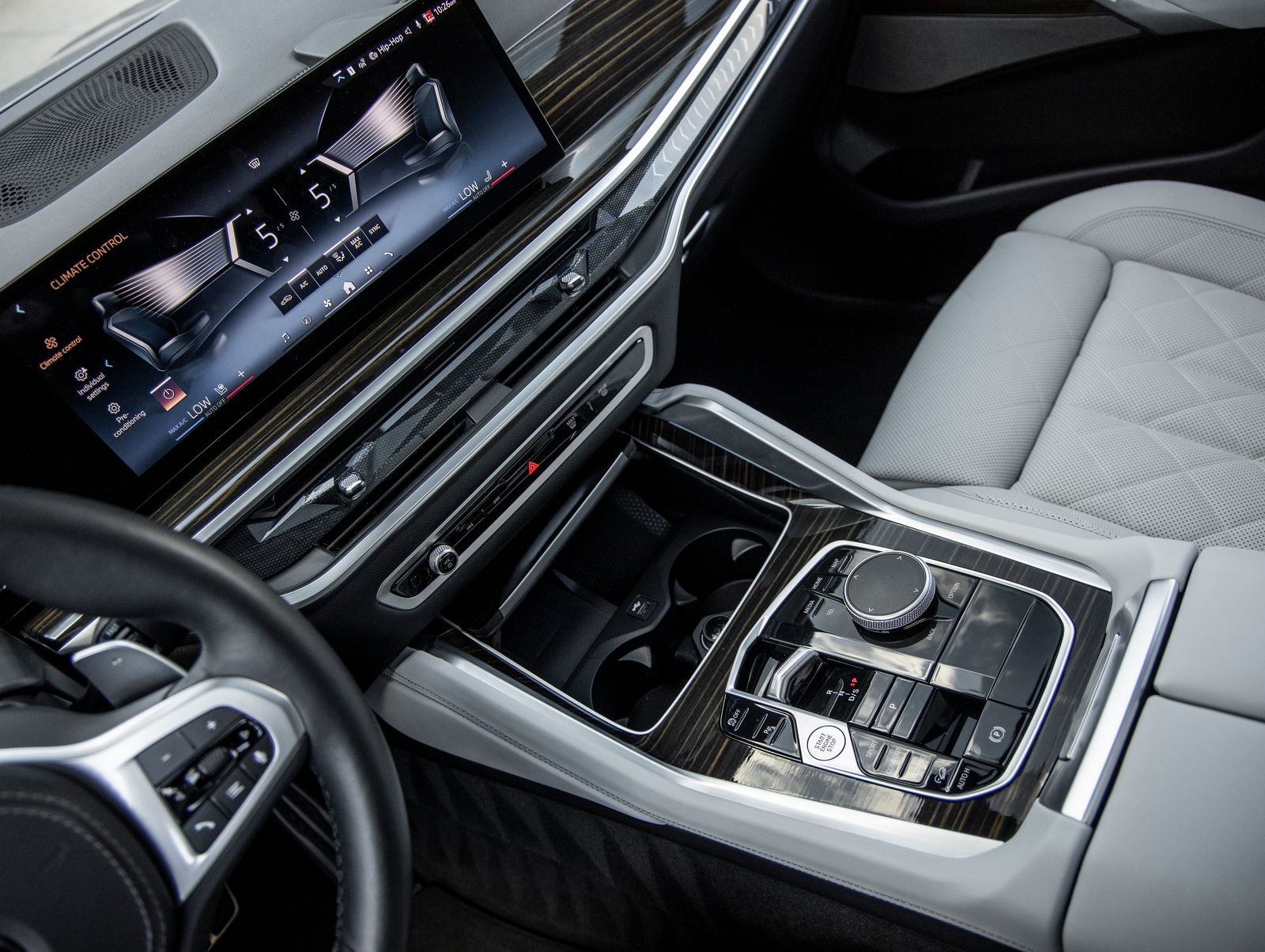2025 BMW X6 xDrive40i