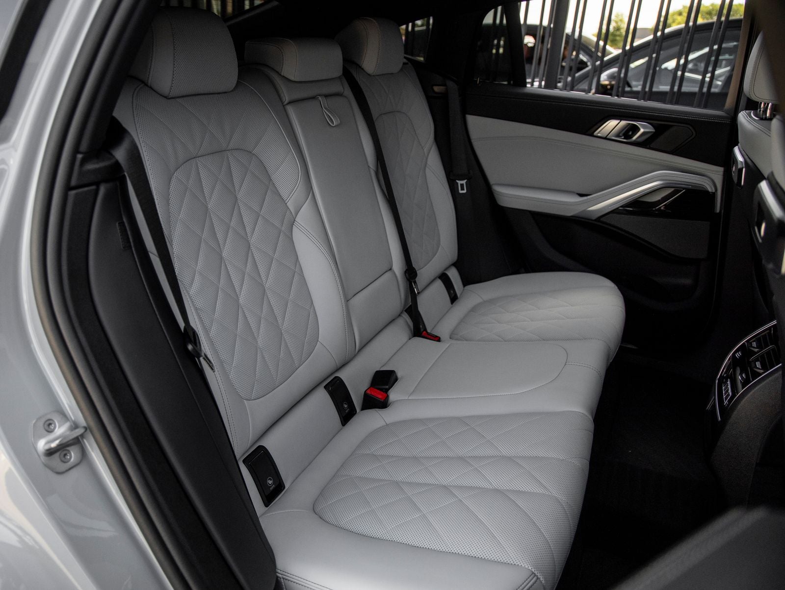 2025 BMW X6 xDrive40i