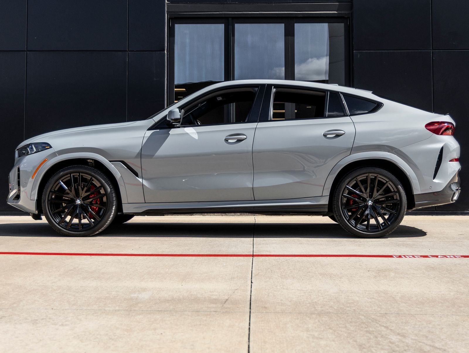 2025 BMW X6 xDrive40i
