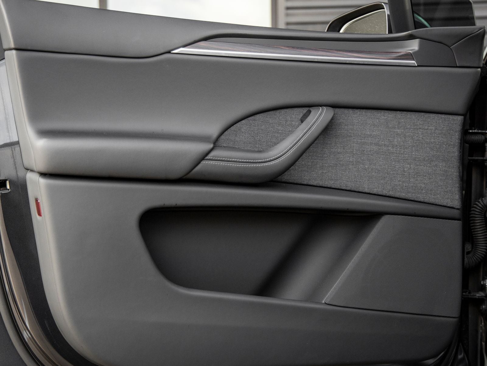 2025 Tesla Model X Base