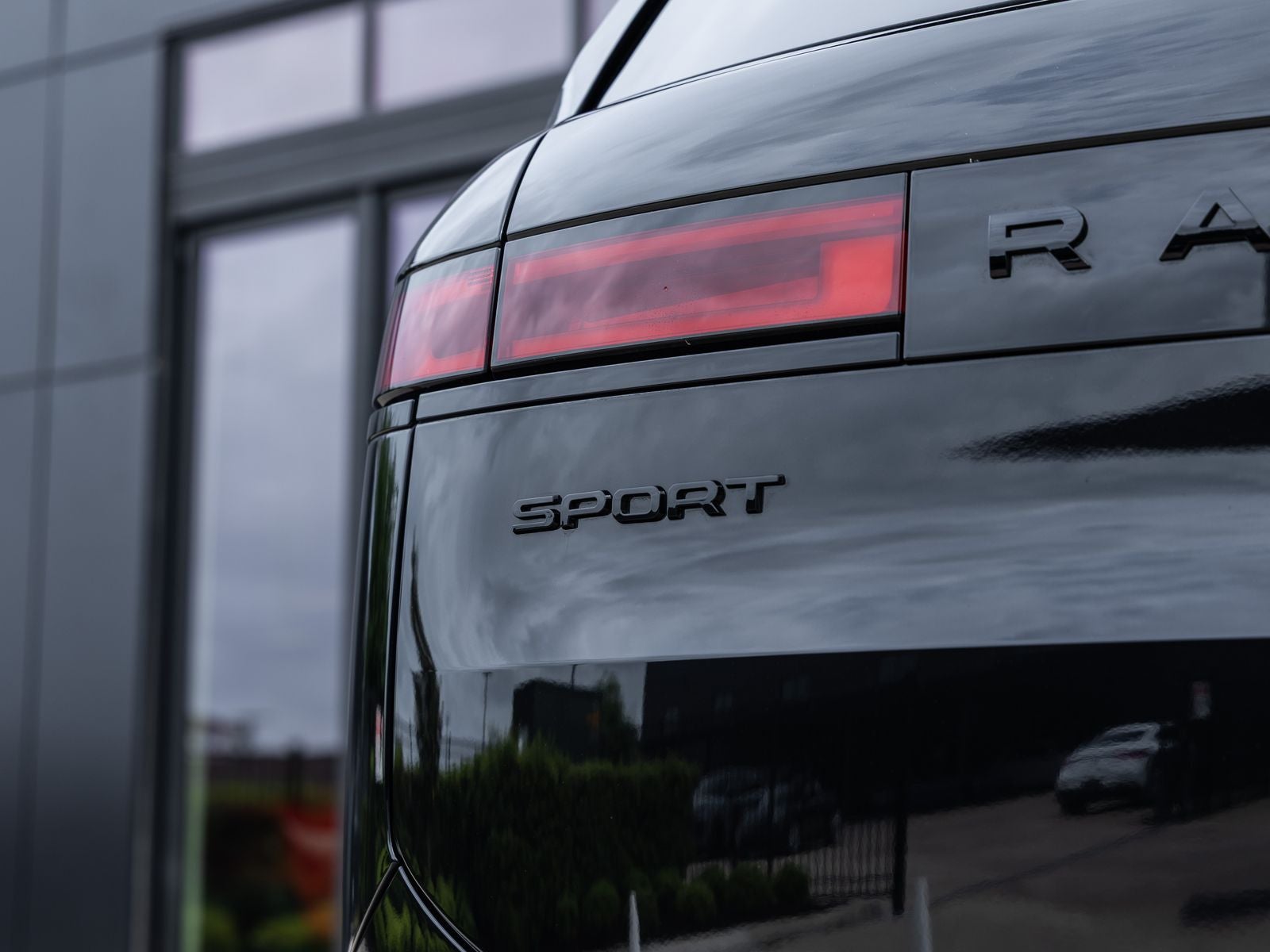 2025 Land Rover Range Rover Sport SE