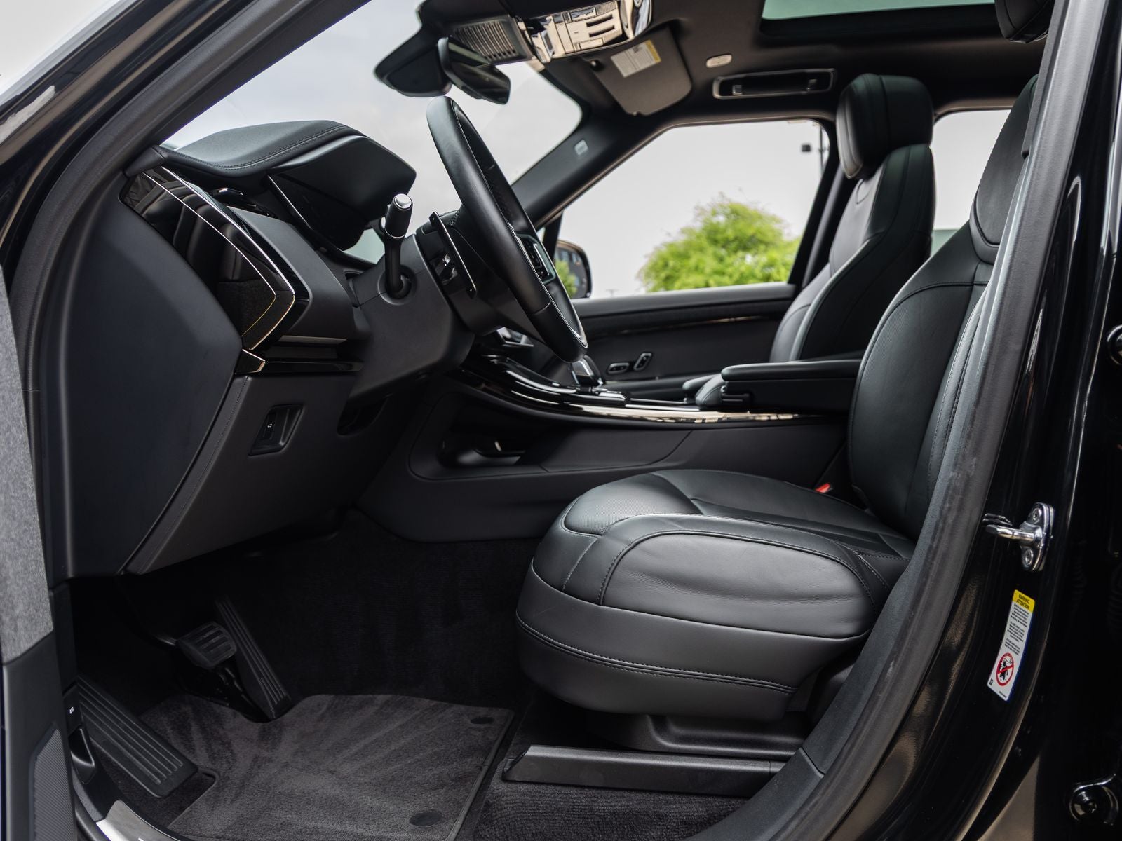 2025 Land Rover Range Rover Sport SE