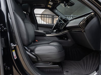 2025 Land Rover Range Rover Sport SE