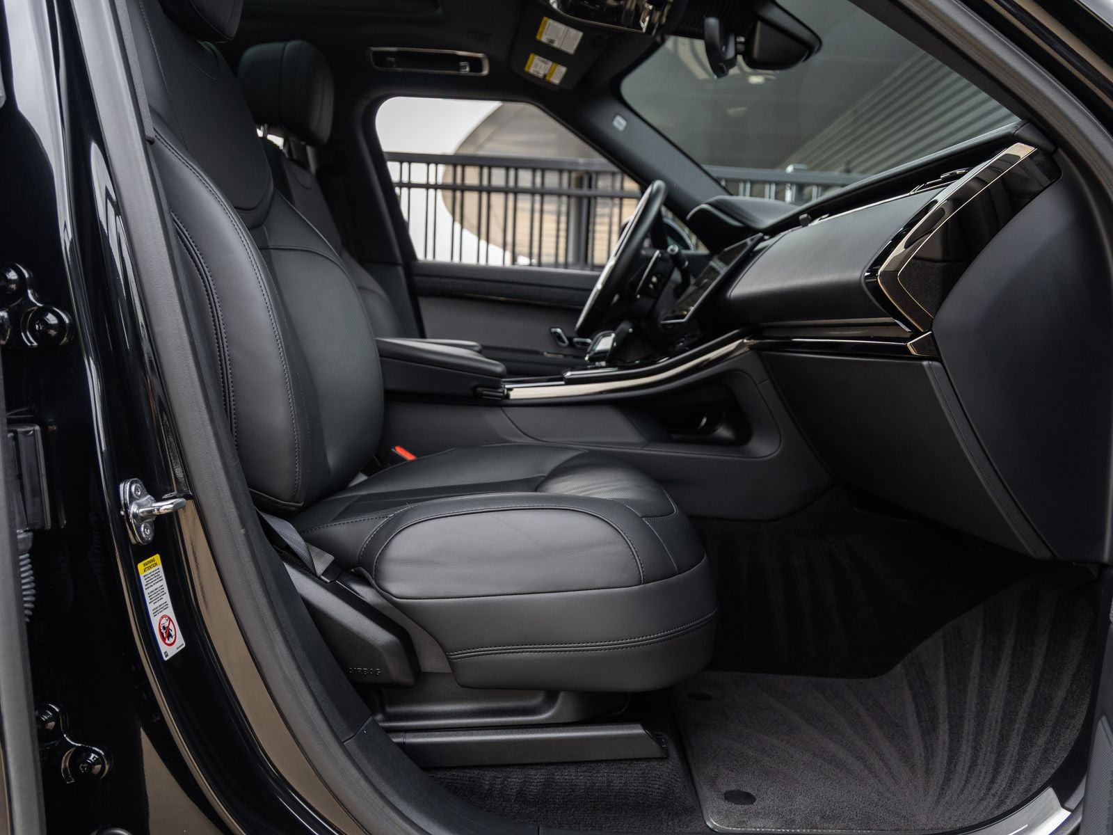 2025 Land Rover Range Rover Sport SE