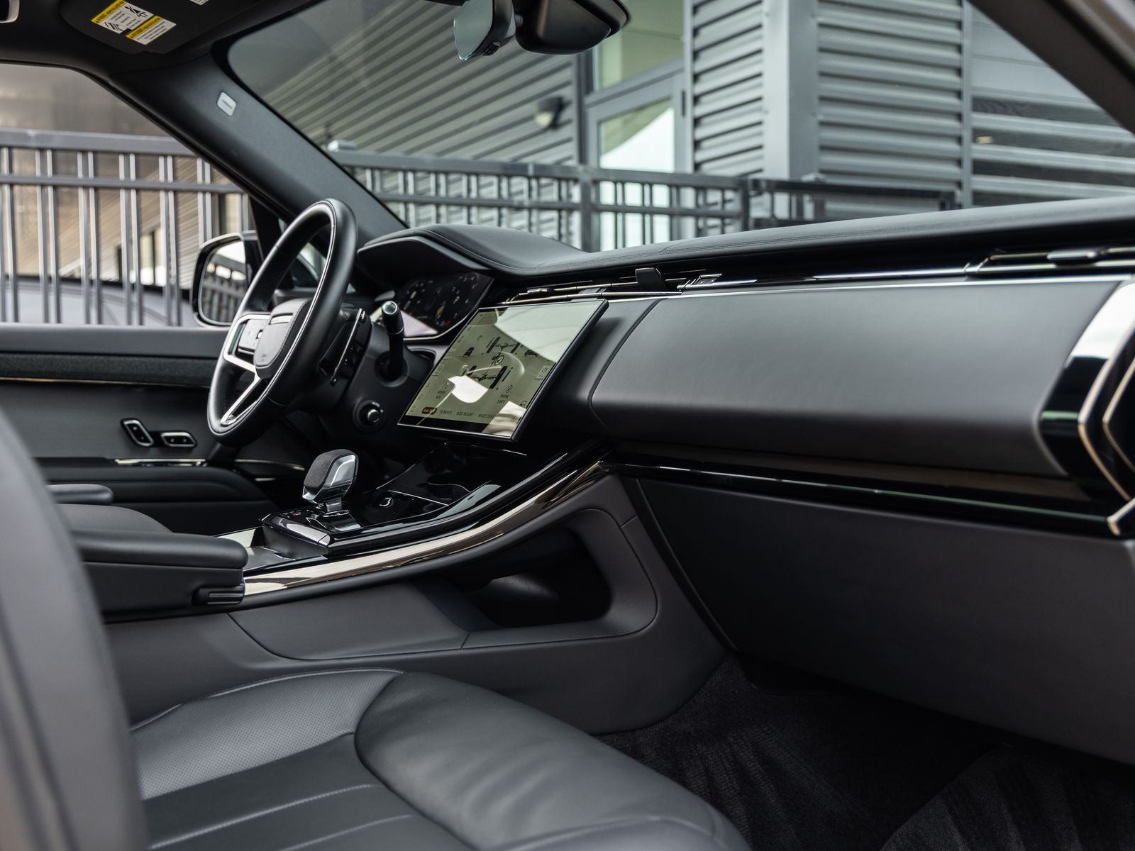 2025 Land Rover Range Rover Sport SE